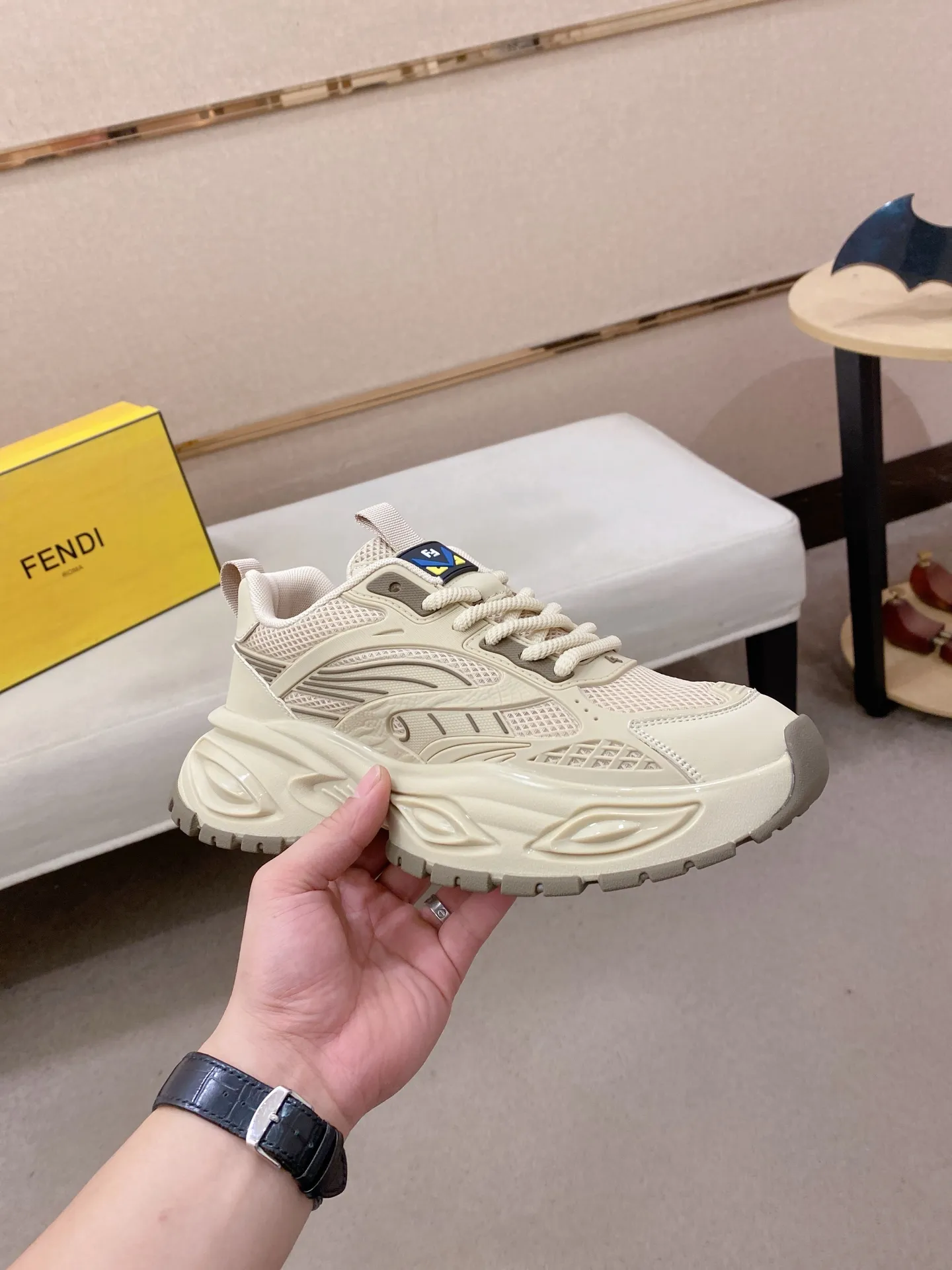 Men's shoes 💰 462💰 (fendi) New style 👊🏻 upper 🇮🇹 imported cowhide fabric 🇩🇪 lining imported sheepskin lining. The original outsole is molded to highlight the identity of every man, and the upper foot is elegant and stable🚶🏻🚶🏻The high-end custom counters reproduce the original version📯No matter the wind or rain, the shoe last remains unchanged and can withstand the verification of time🔍️,🔵 Size: 38-44
